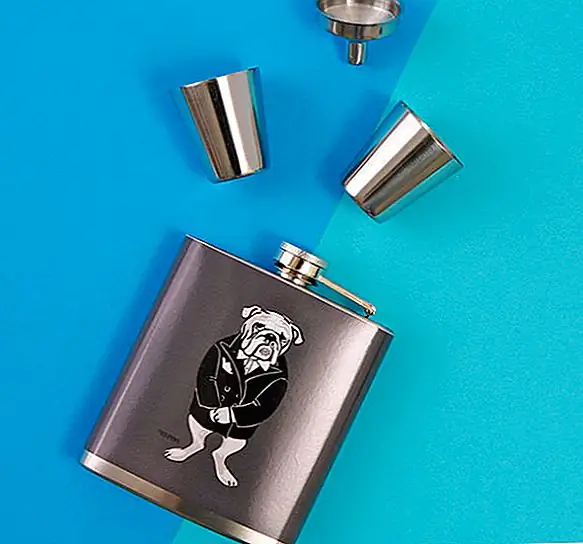 Mad koerapesu komplekt Mad Dog Flask komplekt sisaldab lukustatavat klaasi, valades pintslit ja kolbi, et hoida sind alati hüdraatunud. Mad koerapesu komplekt Mad Dog Flask komplekt sisaldab lukustatavat klaasi, valades pintslit ja kolbi, et hoida sind alati hüdraatunud.